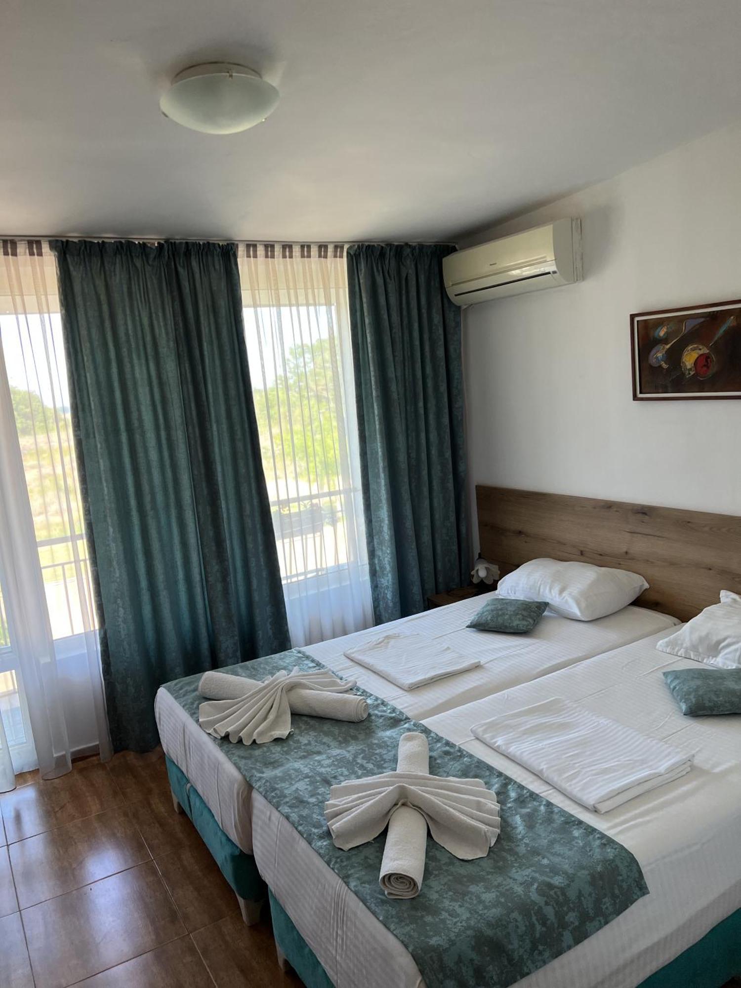 Hotel Surf Primorsko Exterior photo